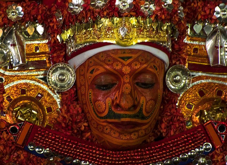 Daivathar Theyyam in ritual attire