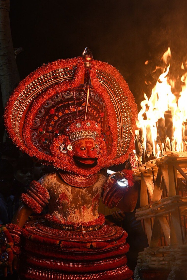 Kathivanoor Veeran Theyyam in ritual attire