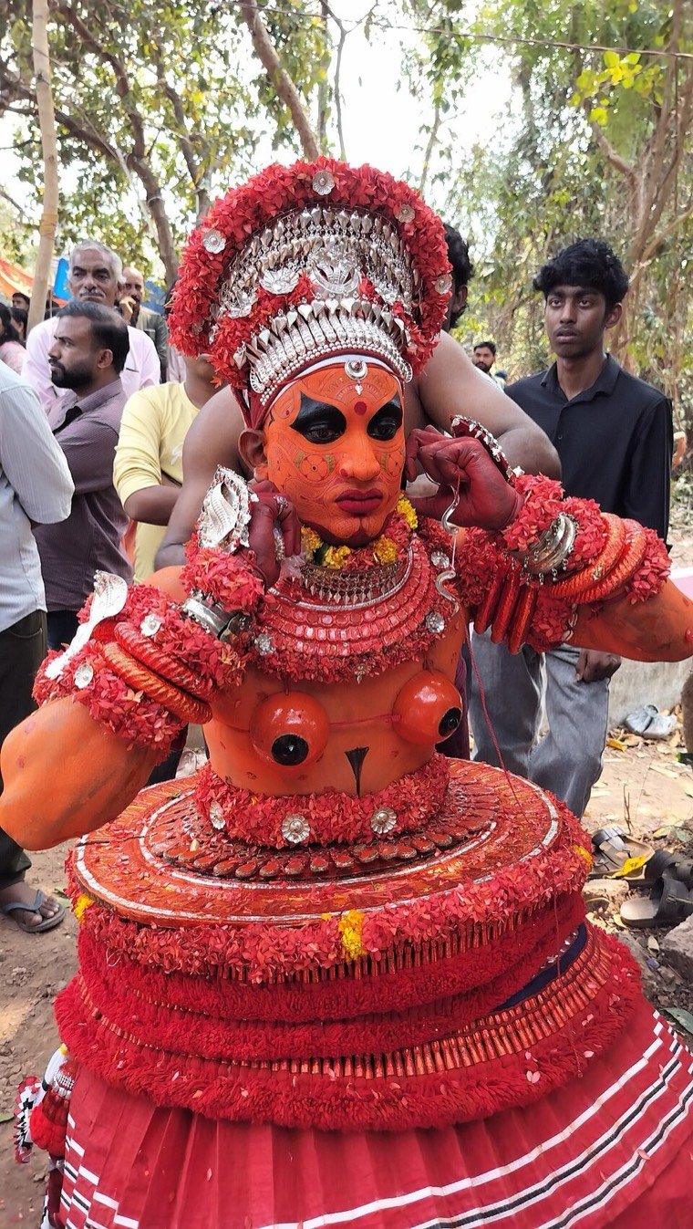 Close view of the Vasoorimala Theyyam face and headdress