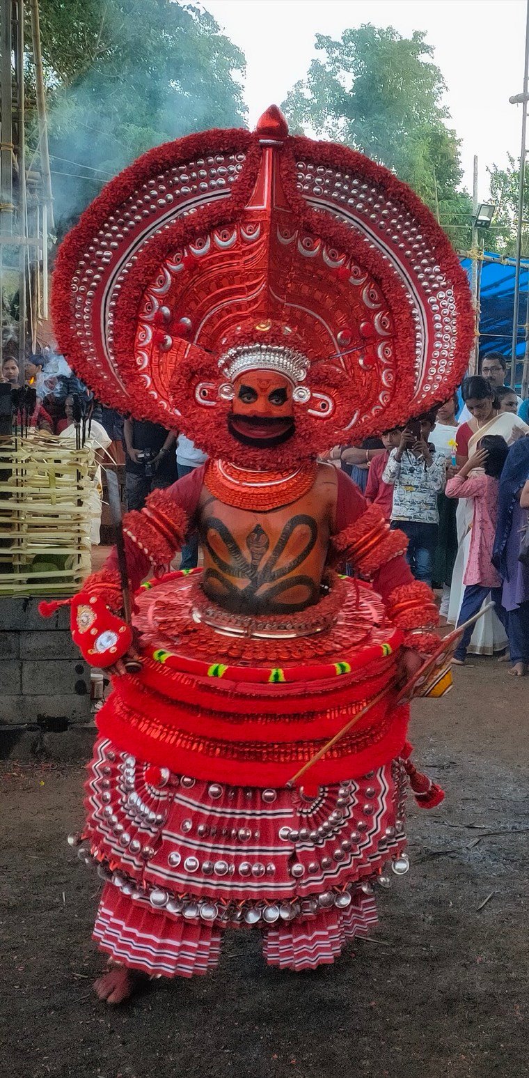 Vishakandan Theyyam in ritual attire