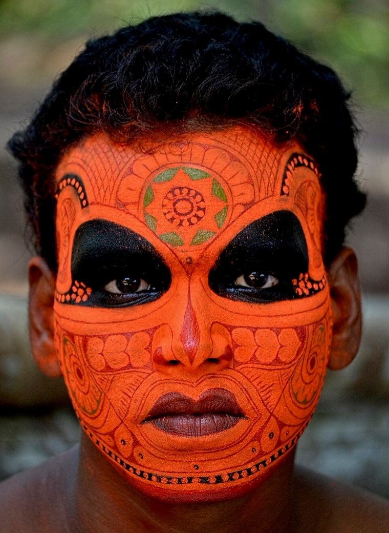 Close view of the Vishnumoorthi Theyyam face and headdress